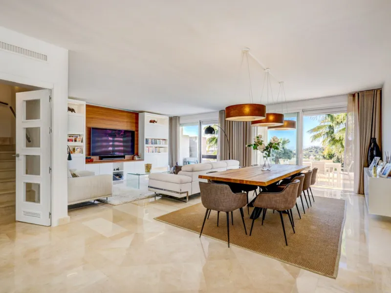 Renovated 3-bedroom duplex penthouse in exclusive gated community with sea & golf views in Marbella - Benahavis