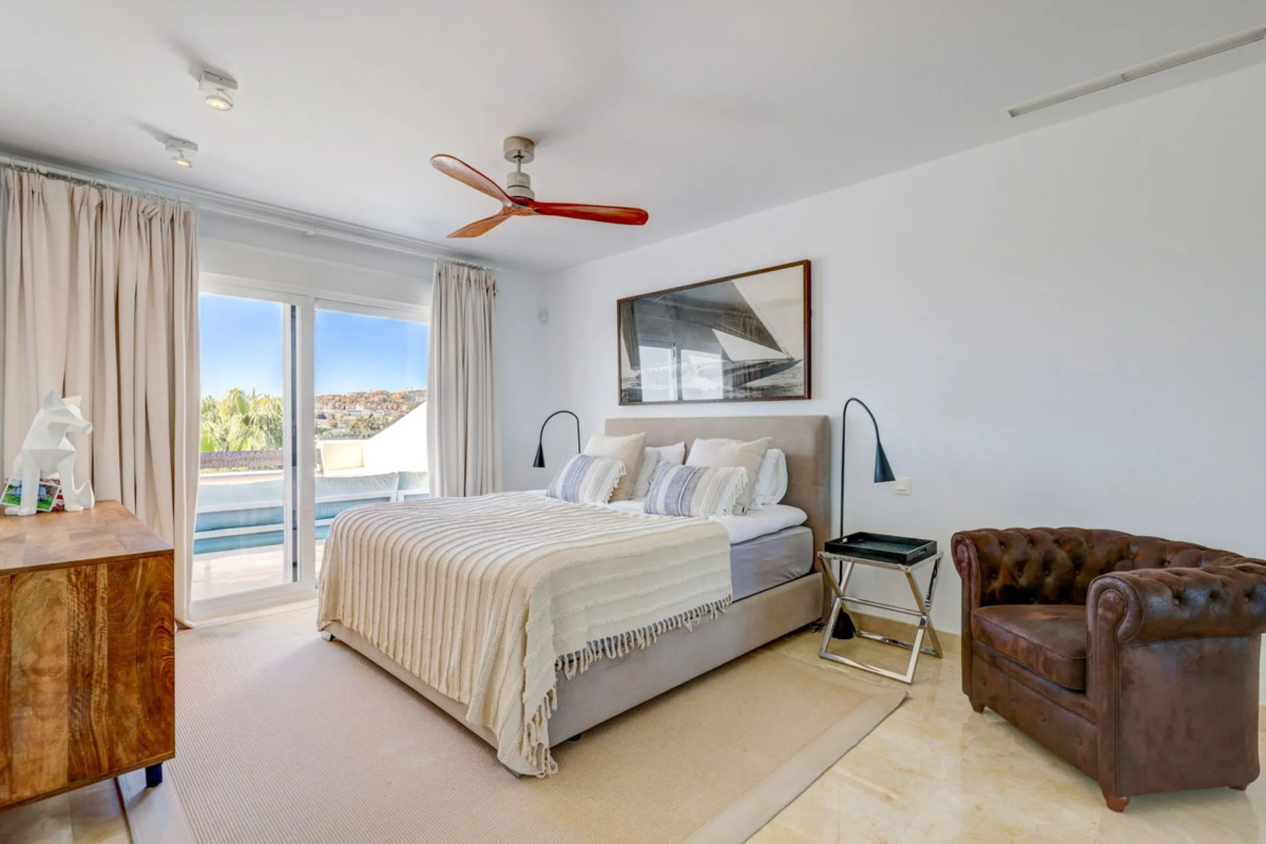 Renovated 3-bedroom duplex penthouse in exclusive gated community with sea & golf views in Marbella - Benahavis