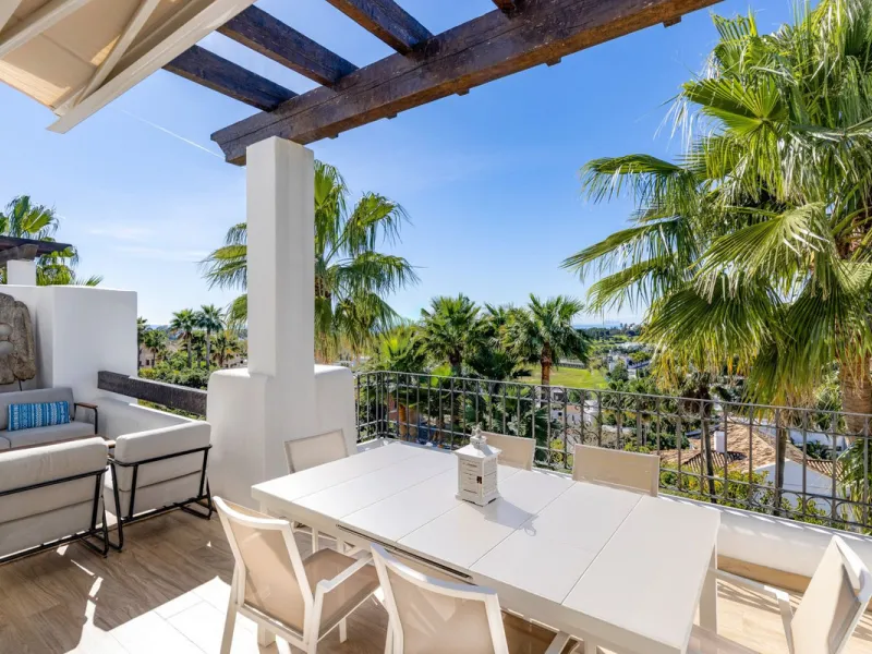 Renovated 3-bedroom duplex penthouse in exclusive gated community with sea & golf views in Marbella - Benahavis