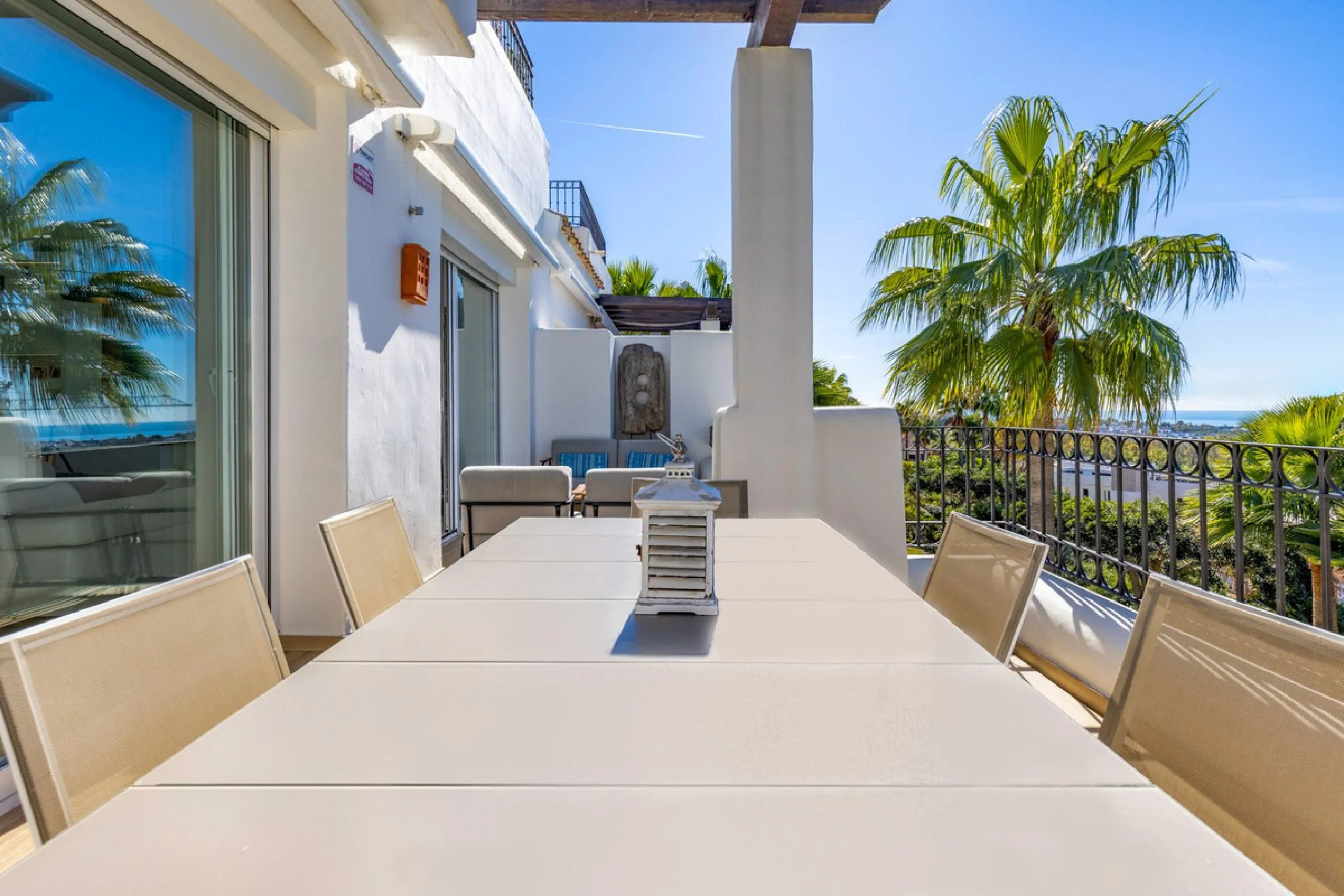 Renovated 3-bedroom duplex penthouse in exclusive gated community with sea & golf views in Marbella - Benahavis