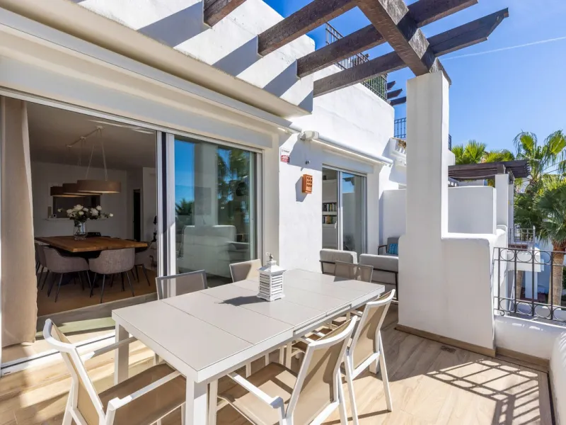 Renovated 3-bedroom duplex penthouse in exclusive gated community with sea & golf views in Marbella - Benahavis