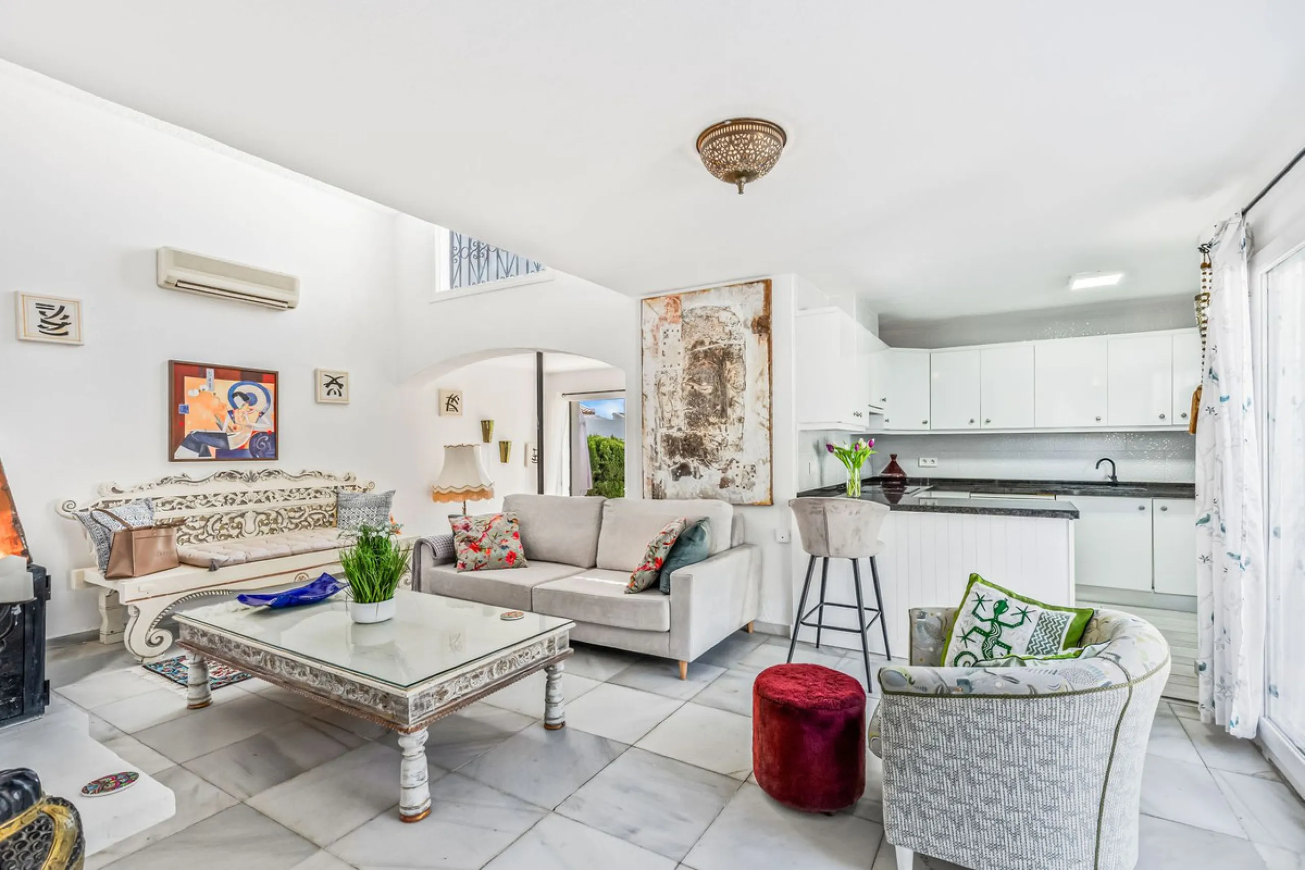 Discover this stunning 3-bedroom coastal home in the highly sought-after Bahía de Casares, where breathtaking sea and beach views create the perfect backdrop for everyday life. From the terrace of the lower living room, you can enjoy sights stretching acr