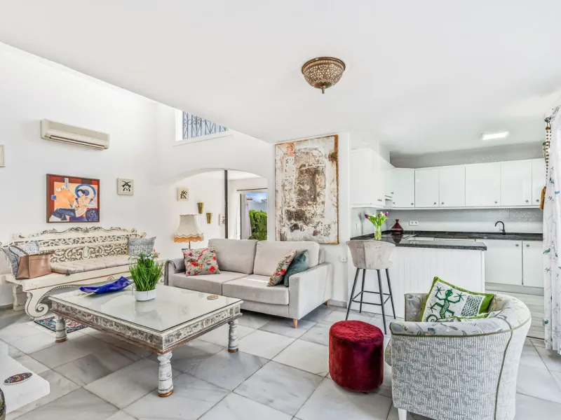 Discover this stunning 3-bedroom coastal home in the highly sought-after Bahía de Casares, where breathtaking sea and beach views create the perfect backdrop for everyday life. From the terrace of the lower living room, you can enjoy sights stretching acr