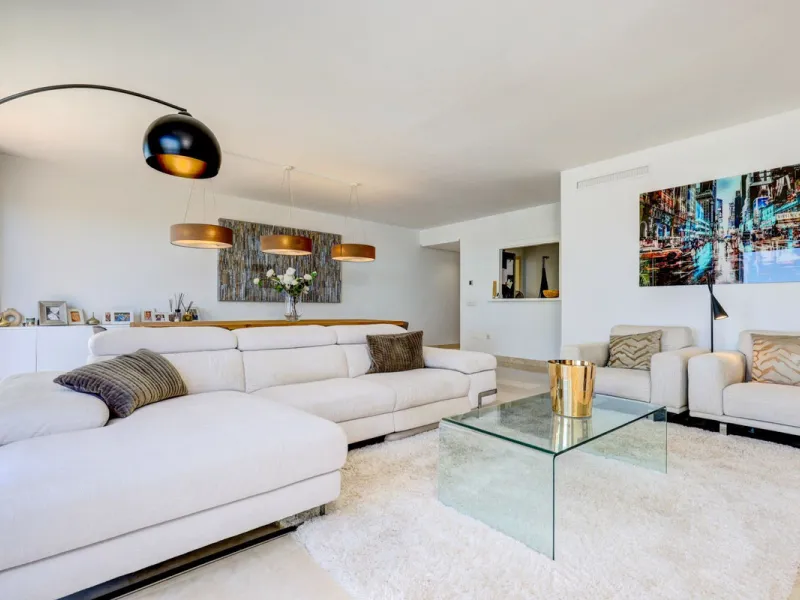 Renovated 3-bedroom duplex penthouse in exclusive gated community with sea & golf views in Marbella - Benahavis