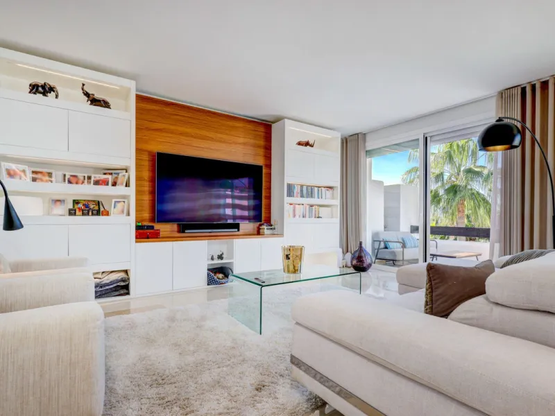 Renovated 3-bedroom duplex penthouse in exclusive gated community with sea & golf views in Marbella - Benahavis