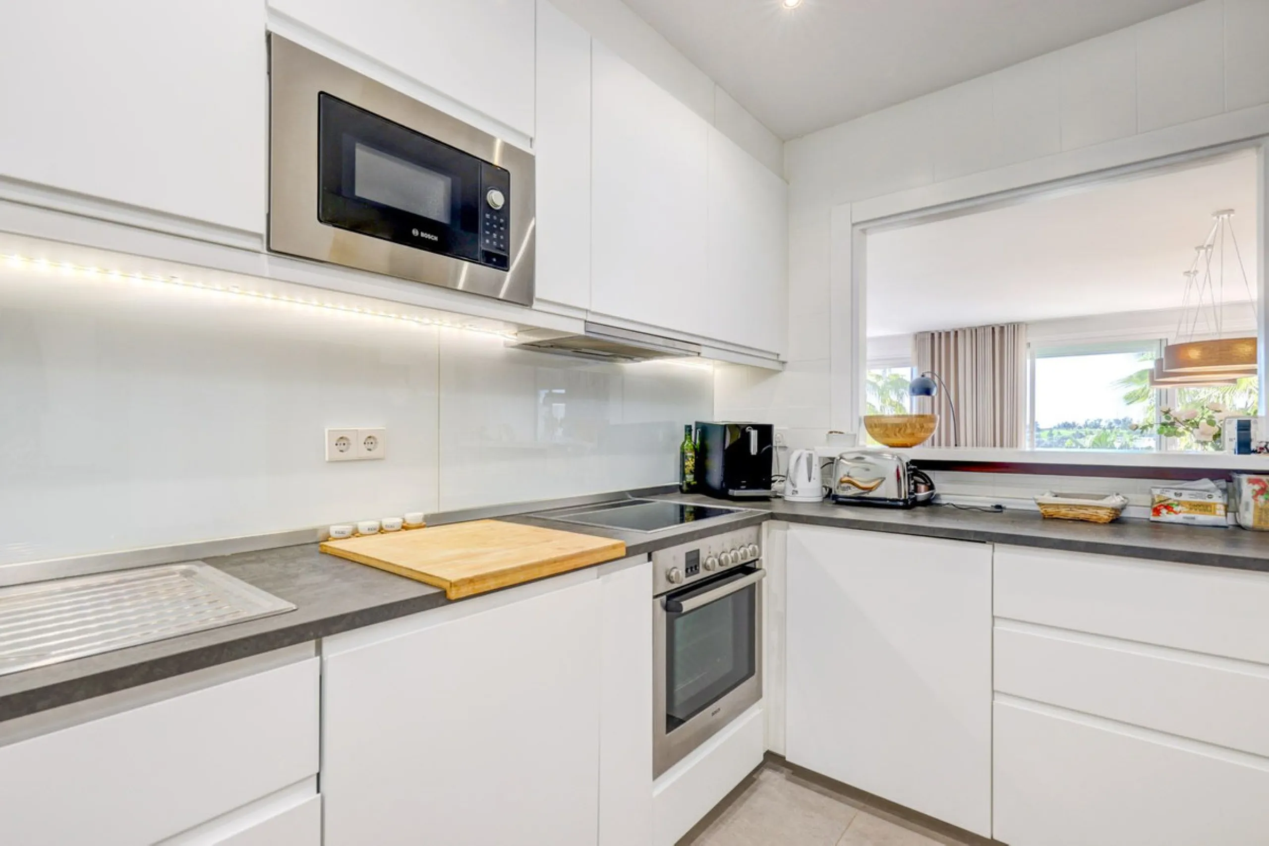 Renovated 3-bedroom duplex penthouse in exclusive gated community with sea & golf views in Marbella - Benahavis