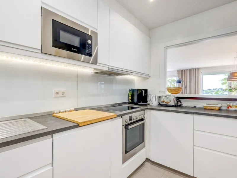 Renovated 3-bedroom duplex penthouse in exclusive gated community with sea & golf views in Marbella - Benahavis