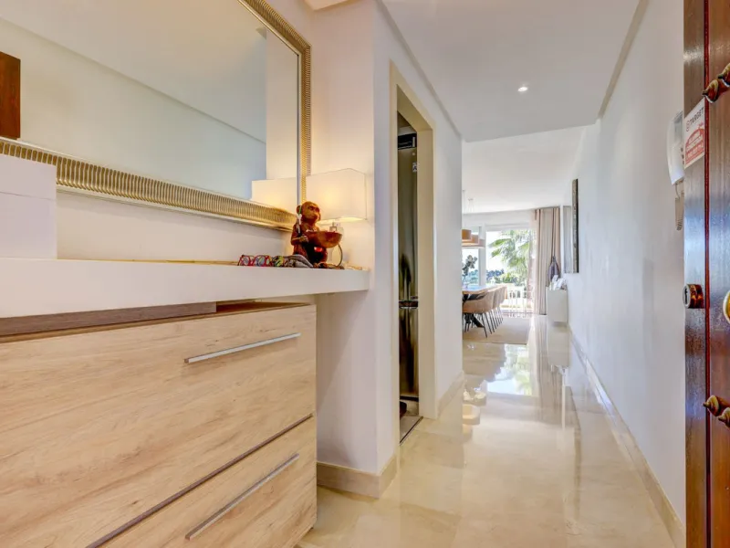 Renovated 3-bedroom duplex penthouse in exclusive gated community with sea & golf views in Marbella - Benahavis