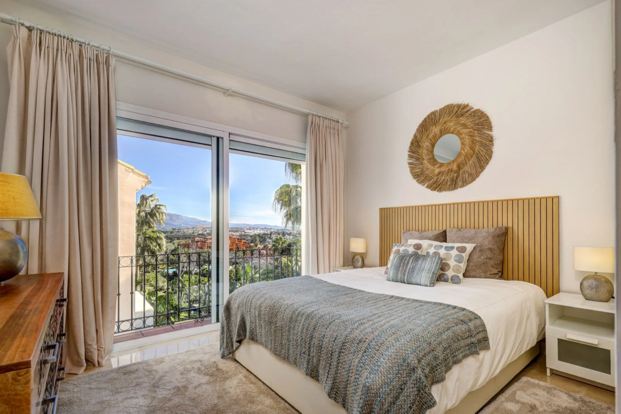 Renovated 3-bedroom duplex penthouse in exclusive gated community with sea & golf views in Marbella - Benahavis