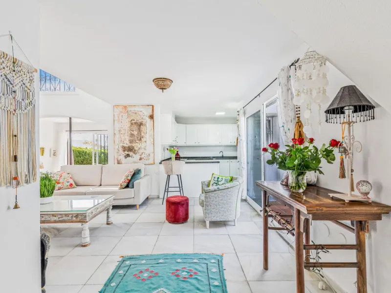 Discover this stunning 3-bedroom coastal home in the highly sought-after Bahía de Casares, where breathtaking sea and beach views create the perfect backdrop for everyday life. From the terrace of the lower living room, you can enjoy sights stretching acr