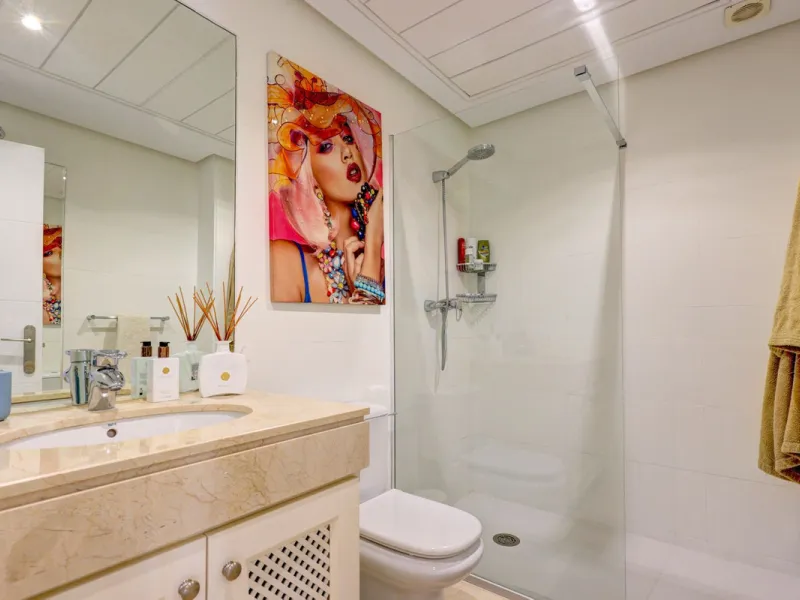 Renovated 3-bedroom duplex penthouse in exclusive gated community with sea & golf views in Marbella - Benahavis