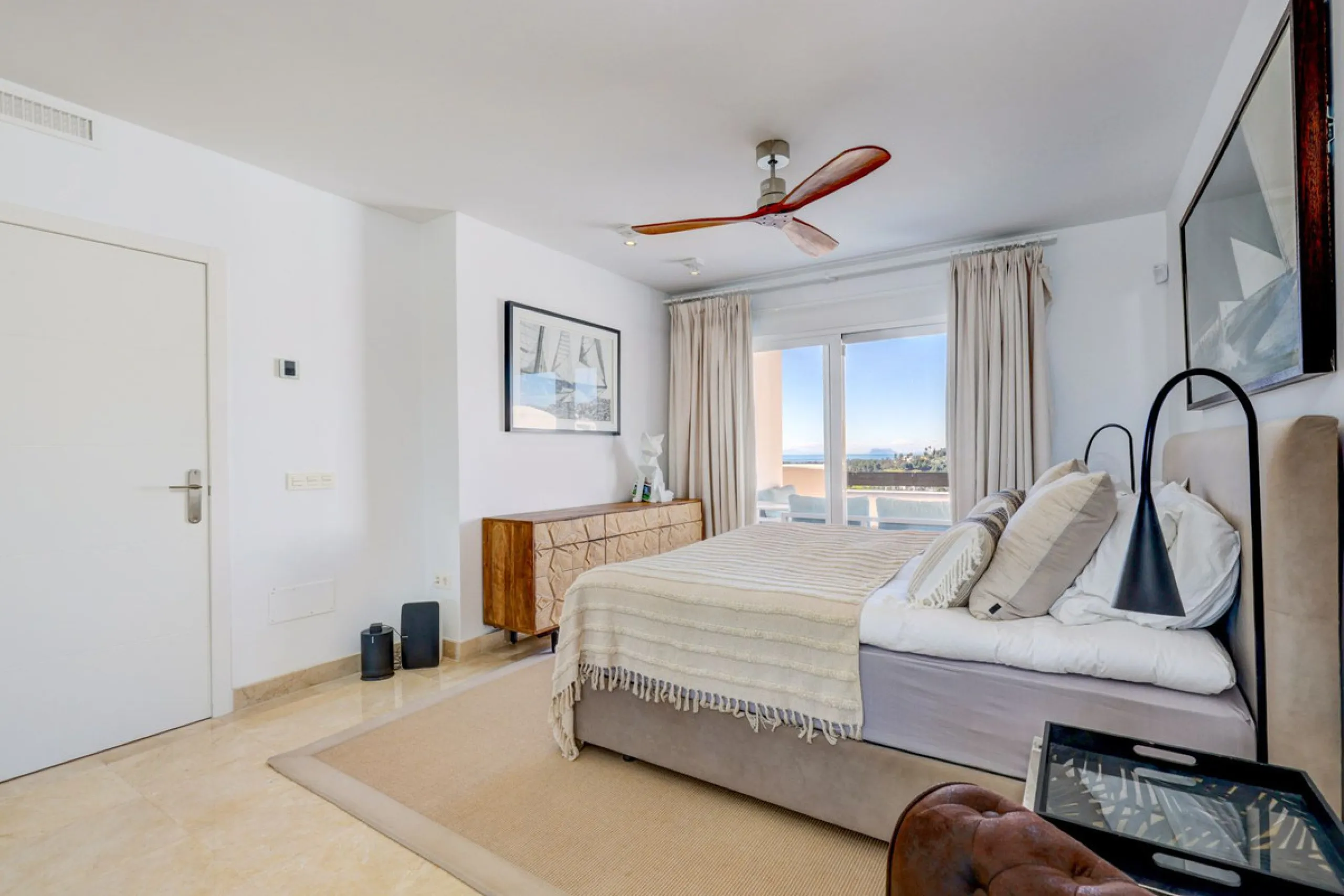 Renovated 3-bedroom duplex penthouse in exclusive gated community with sea & golf views in Marbella - Benahavis