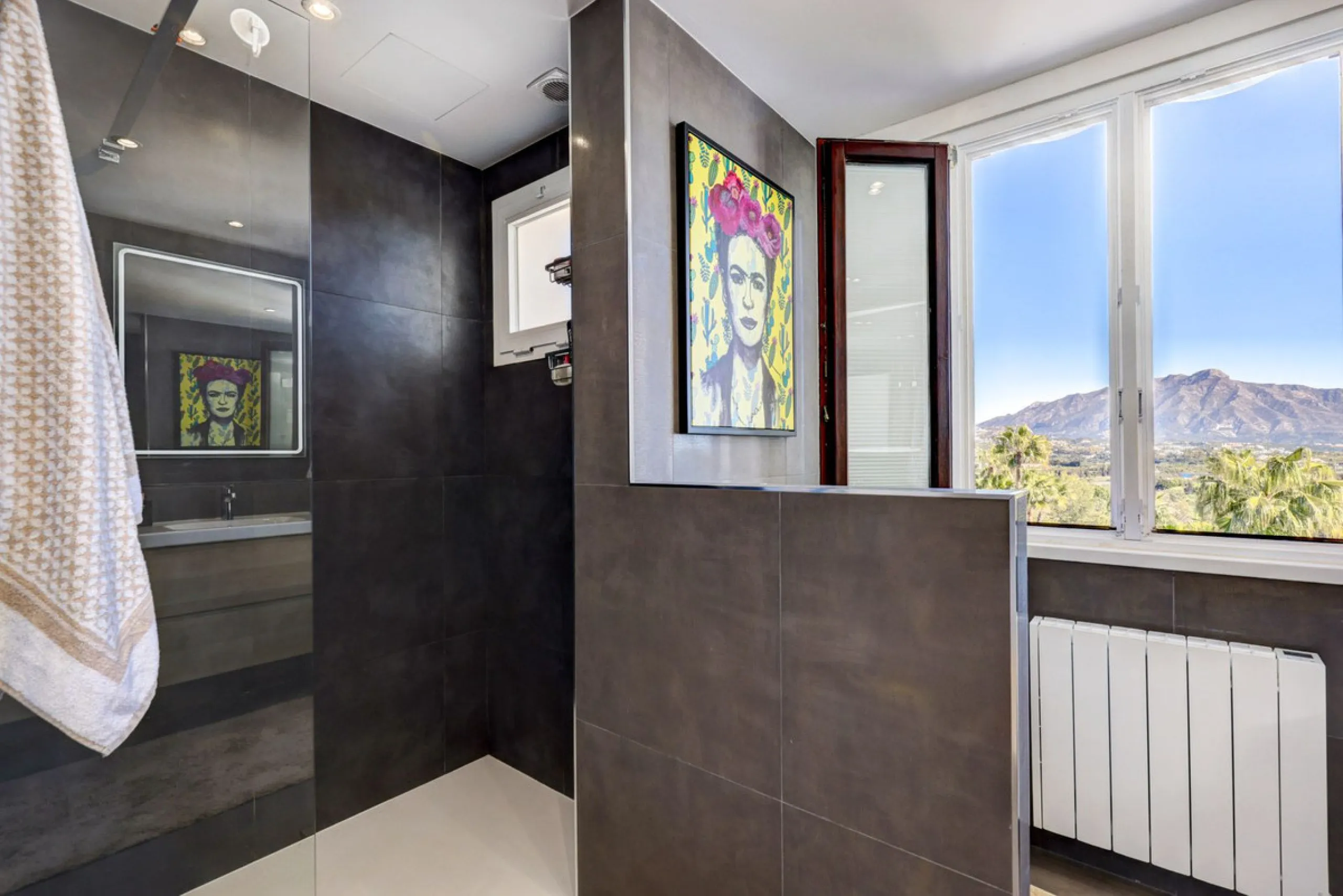 Renovated 3-bedroom duplex penthouse in exclusive gated community with sea & golf views in Marbella - Benahavis