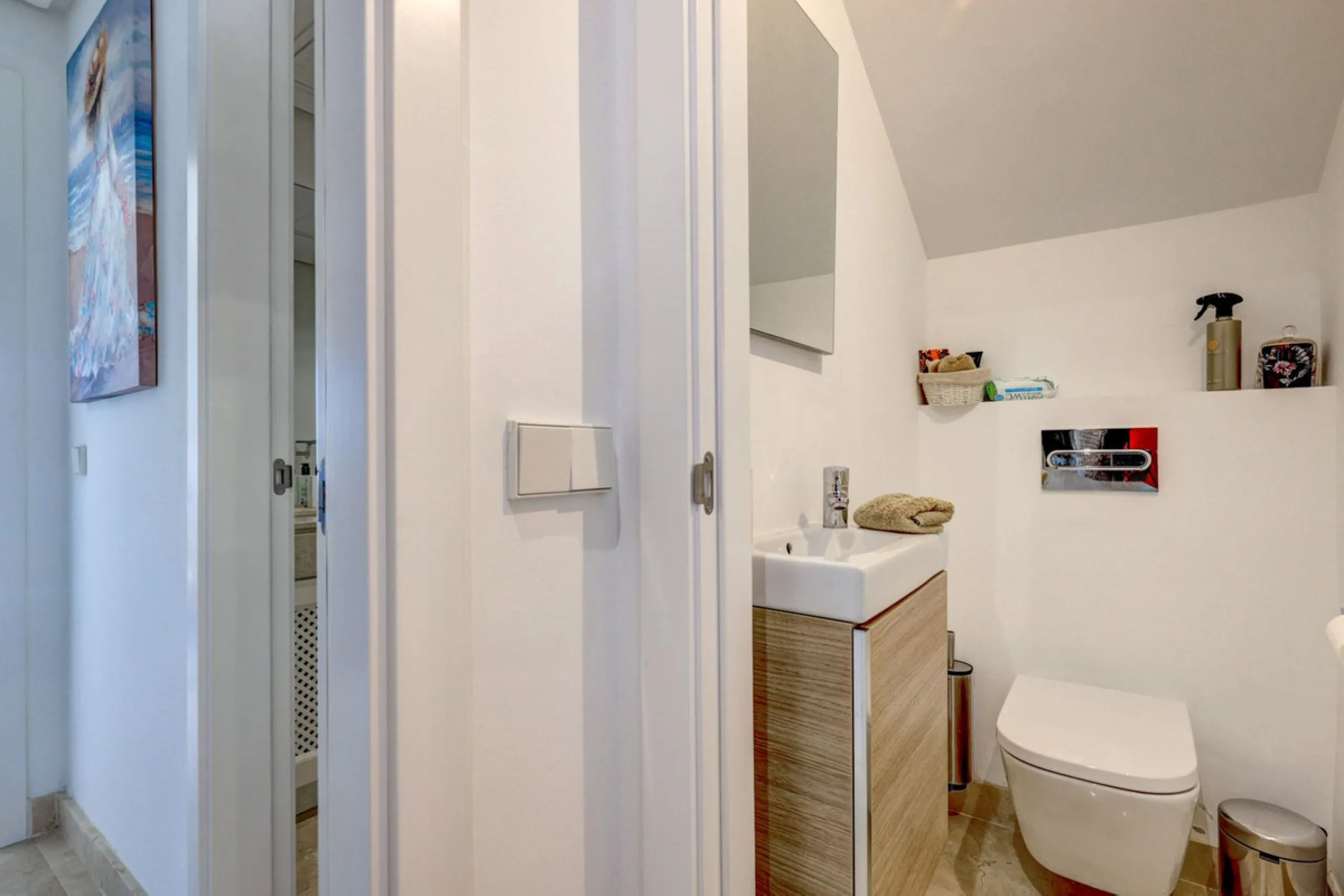 Renovated 3-bedroom duplex penthouse in exclusive gated community with sea & golf views in Marbella - Benahavis