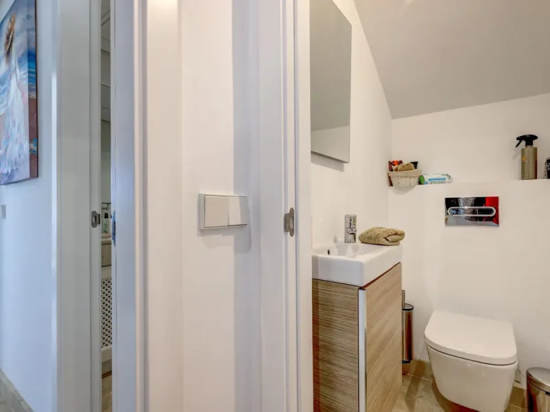 Renovated 3-bedroom duplex penthouse in exclusive gated community with sea & golf views in Marbella - Benahavis