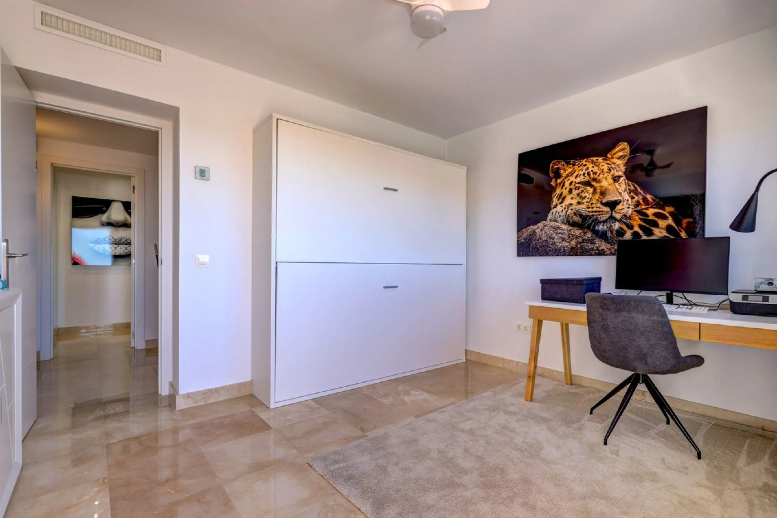 Renovated 3-bedroom duplex penthouse in exclusive gated community with sea & golf views in Marbella - Benahavis