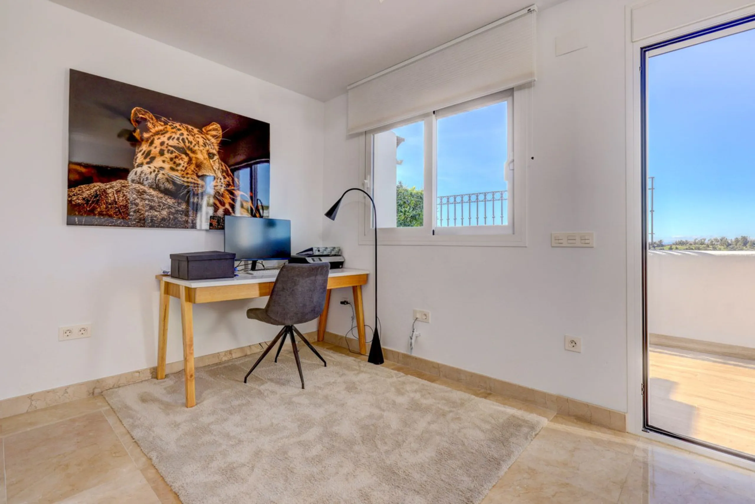 Renovated 3-bedroom duplex penthouse in exclusive gated community with sea & golf views in Marbella - Benahavis