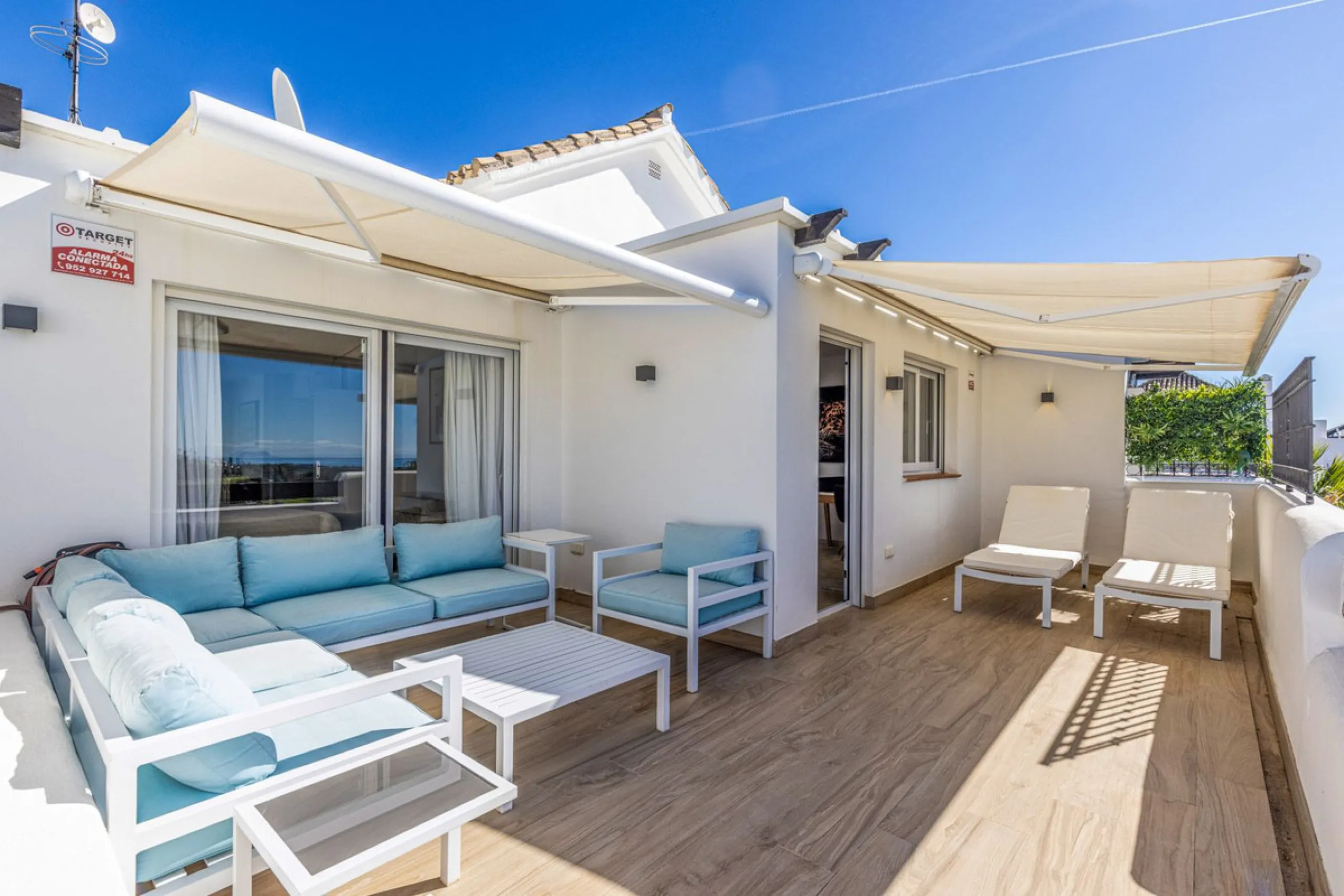 Renovated 3-bedroom duplex penthouse in exclusive gated community with sea & golf views in Marbella - Benahavis