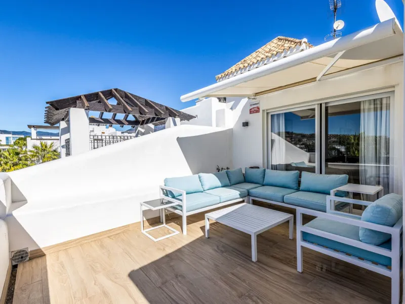 Renovated 3-bedroom duplex penthouse in exclusive gated community with sea & golf views in Marbella - Benahavis