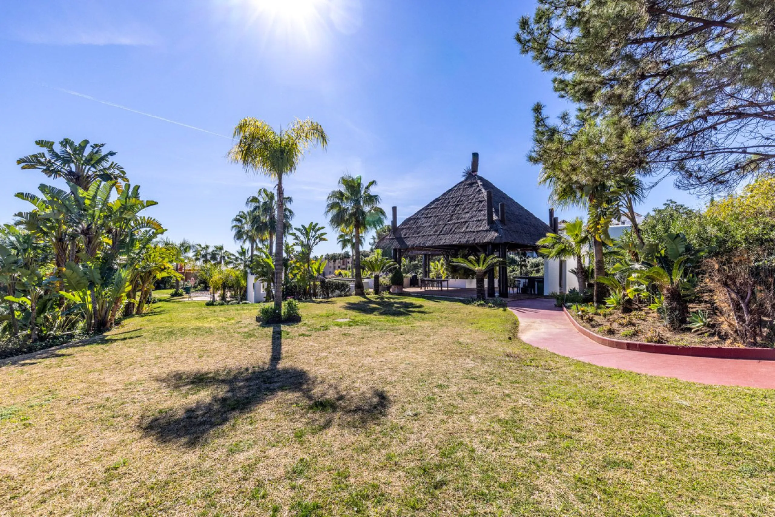 Renovated 3-bedroom duplex penthouse in exclusive gated community with sea & golf views in Marbella - Benahavis