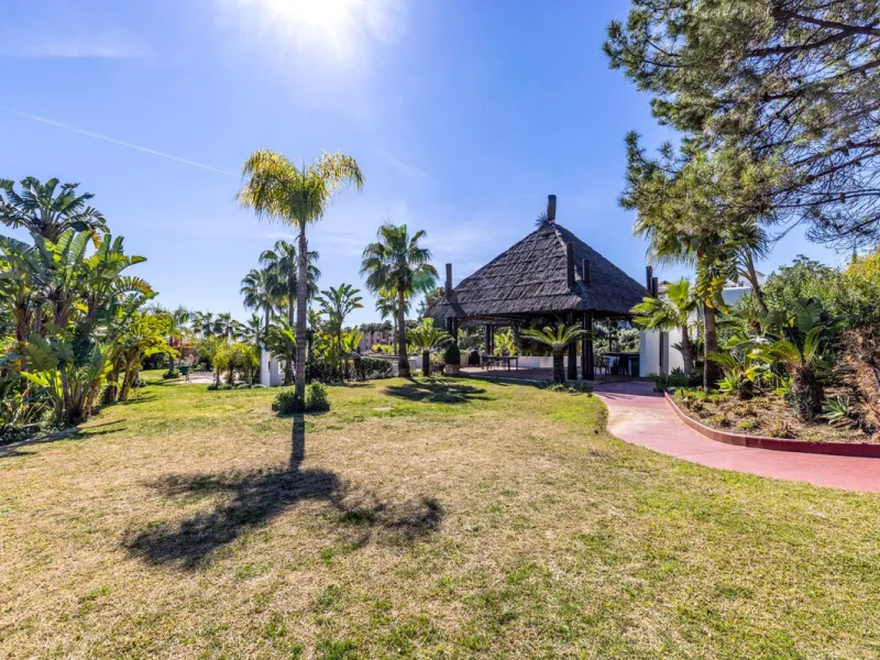 Renovated 3-bedroom duplex penthouse in exclusive gated community with sea & golf views in Marbella - Benahavis