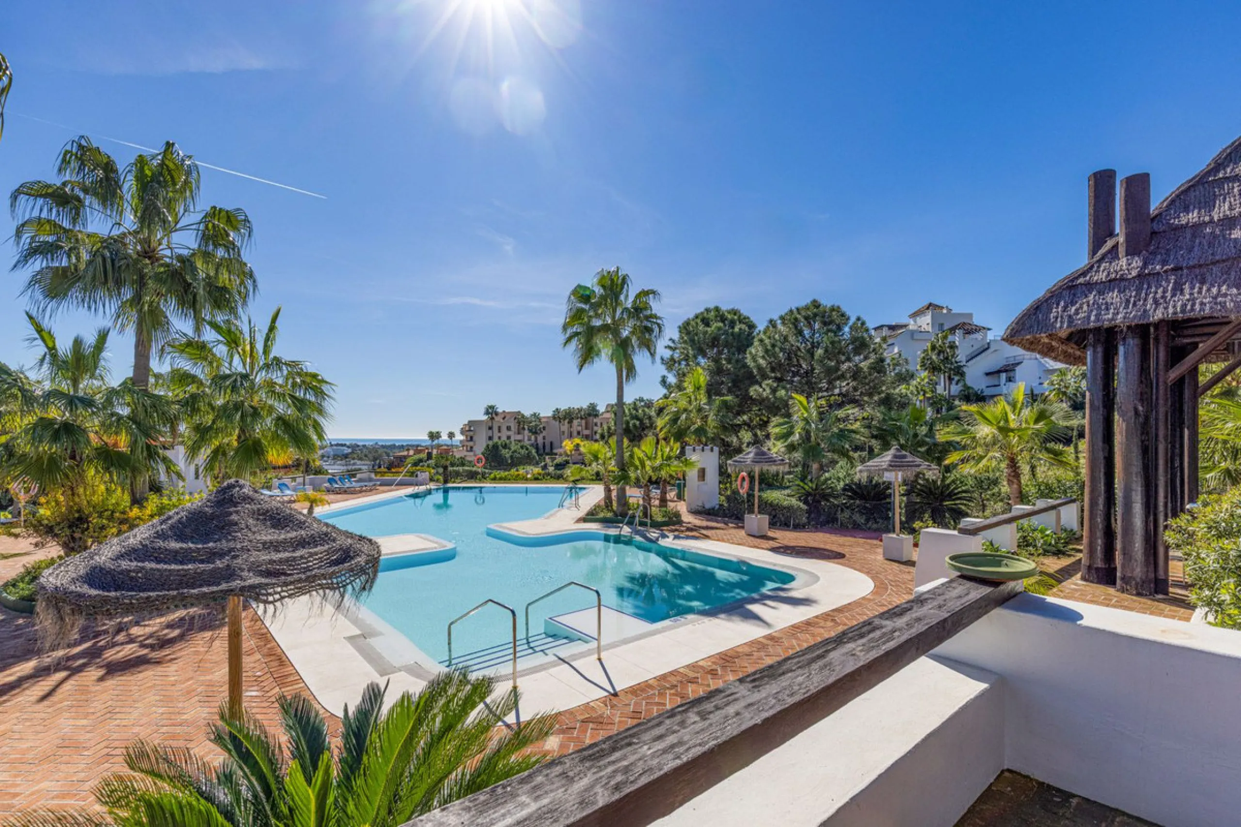Renovated 3-bedroom duplex penthouse in exclusive gated community with sea & golf views in Marbella - Benahavis