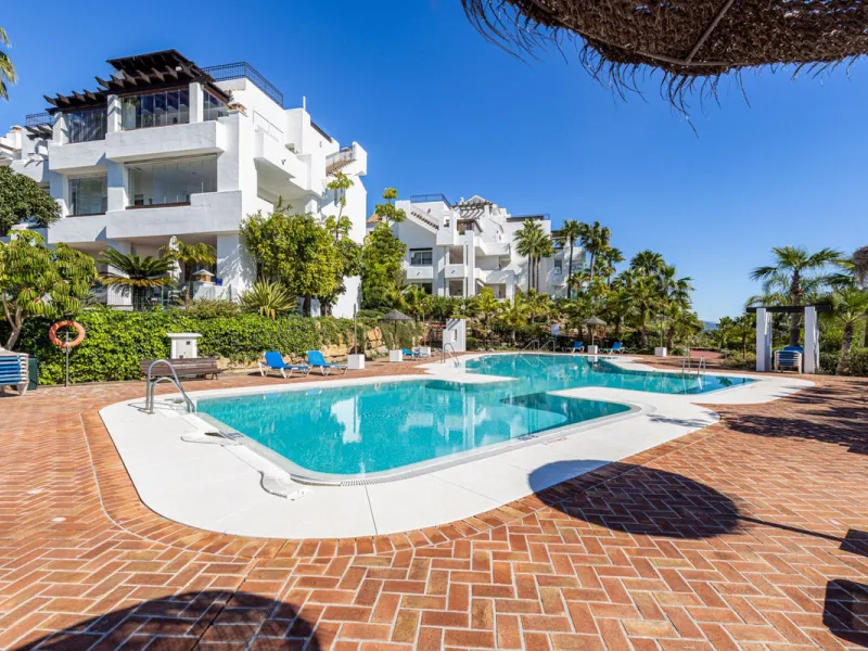 Renovated 3-bedroom duplex penthouse in exclusive gated community with sea & golf views in Marbella - Benahavis
