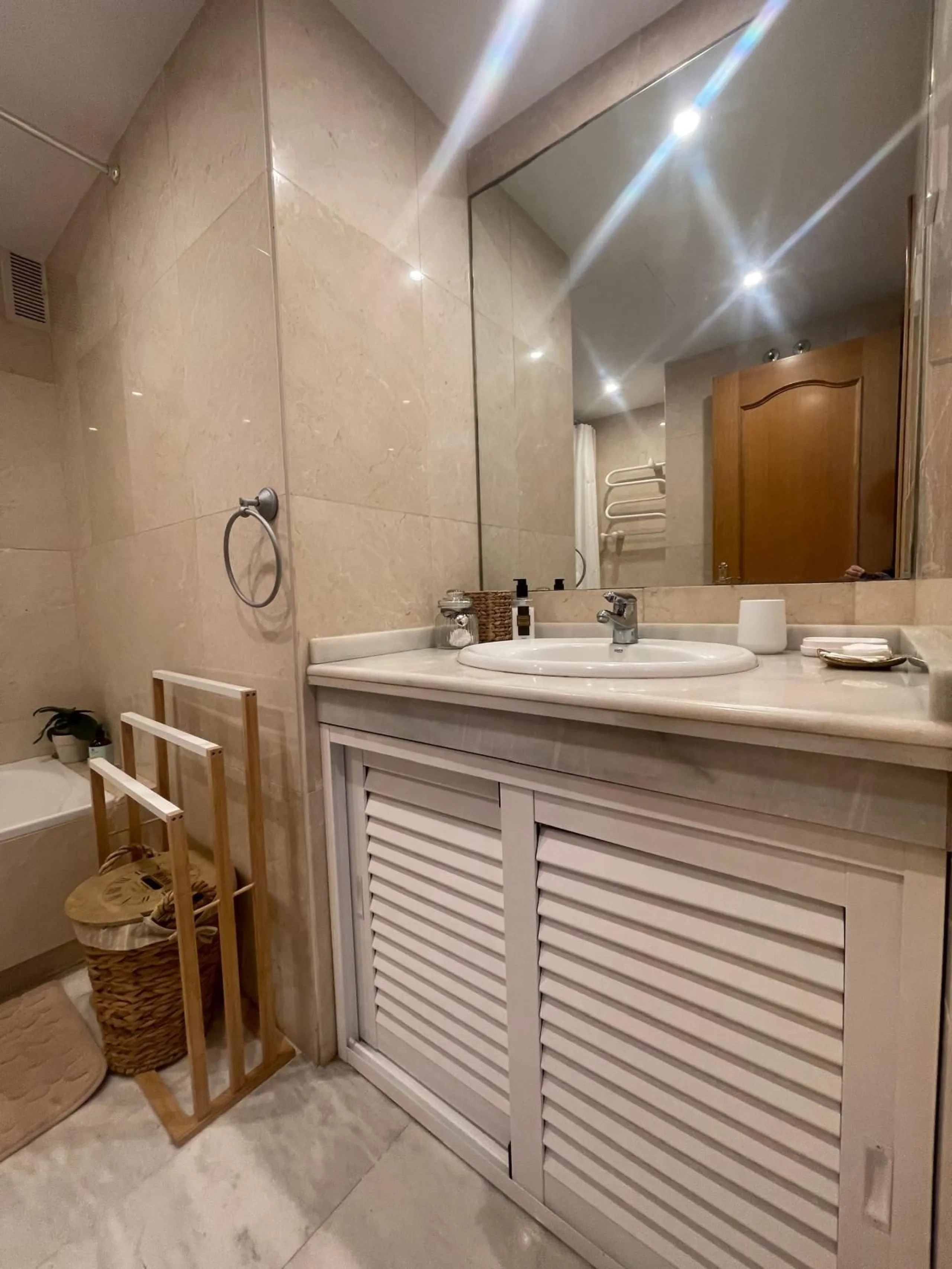 Tourist License Spacious 2-Bedroom Apartment in Torreblanca, Fuengirola
