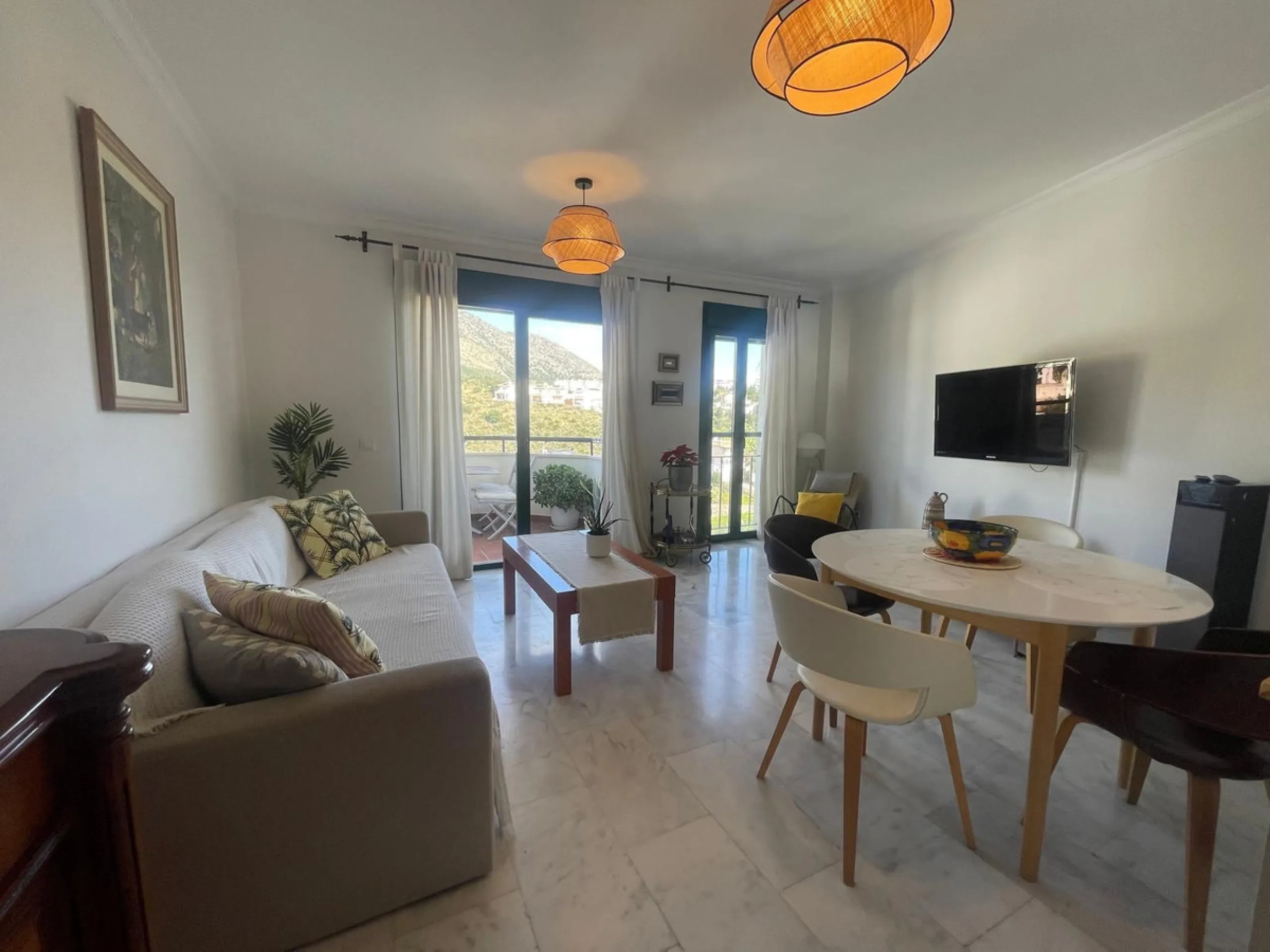 Tourist License Spacious 2-Bedroom Apartment in Torreblanca, Fuengirola