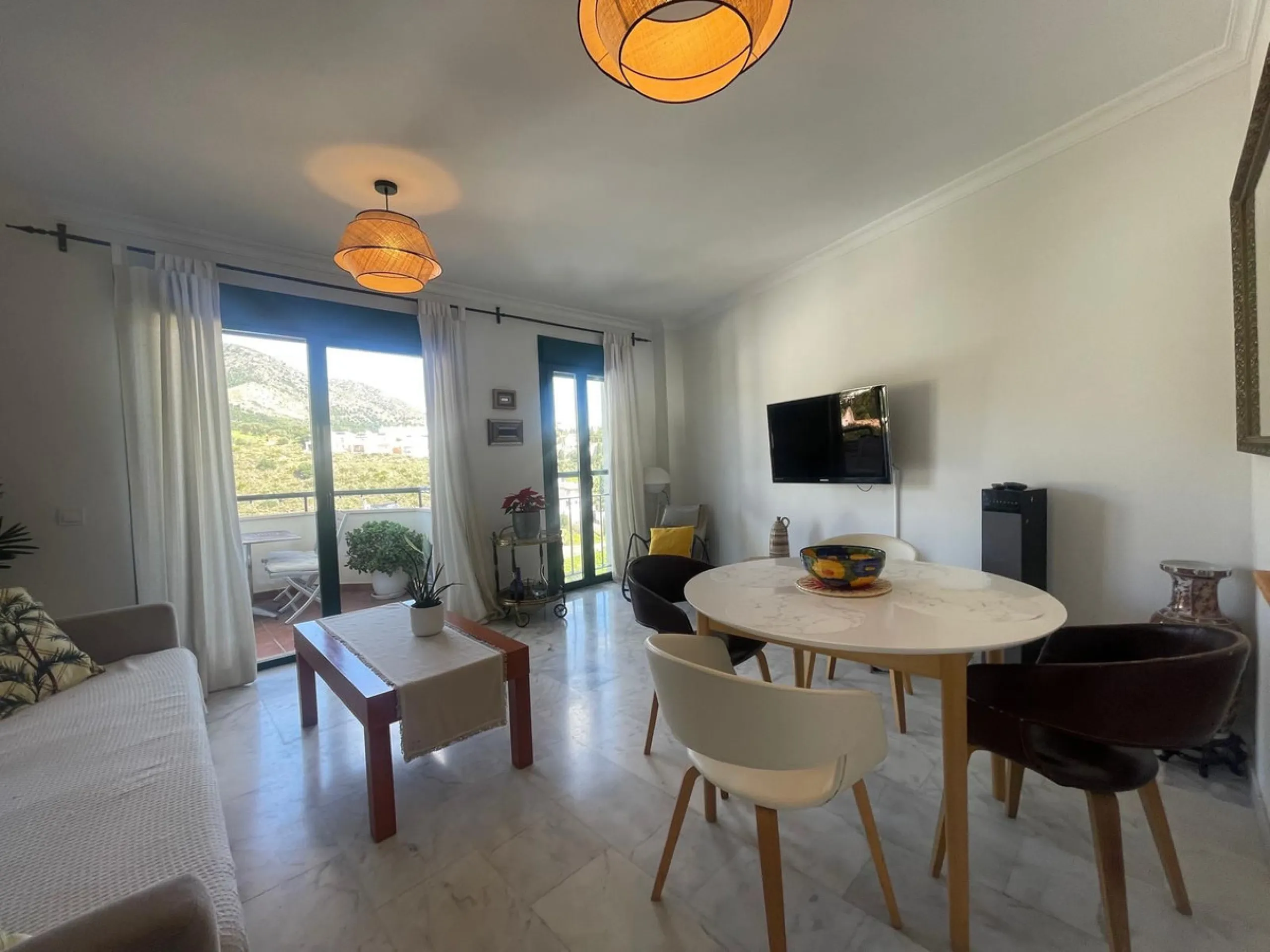 Tourist License Spacious 2-Bedroom Apartment in Torreblanca, Fuengirola