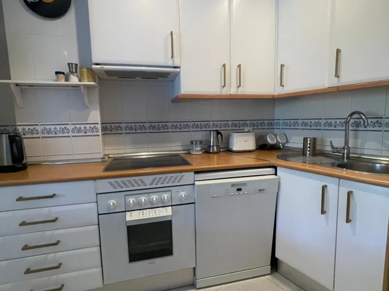 Tourist License Spacious 2-Bedroom Apartment in Torreblanca, Fuengirola
