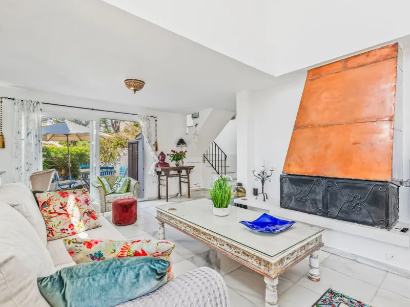 Discover this stunning 3-bedroom coastal home in the highly sought-after Bahía de Casares, where breathtaking sea and beach views create the perfect backdrop for everyday life. From the terrace of the lower living room, you can enjoy sights stretching acr