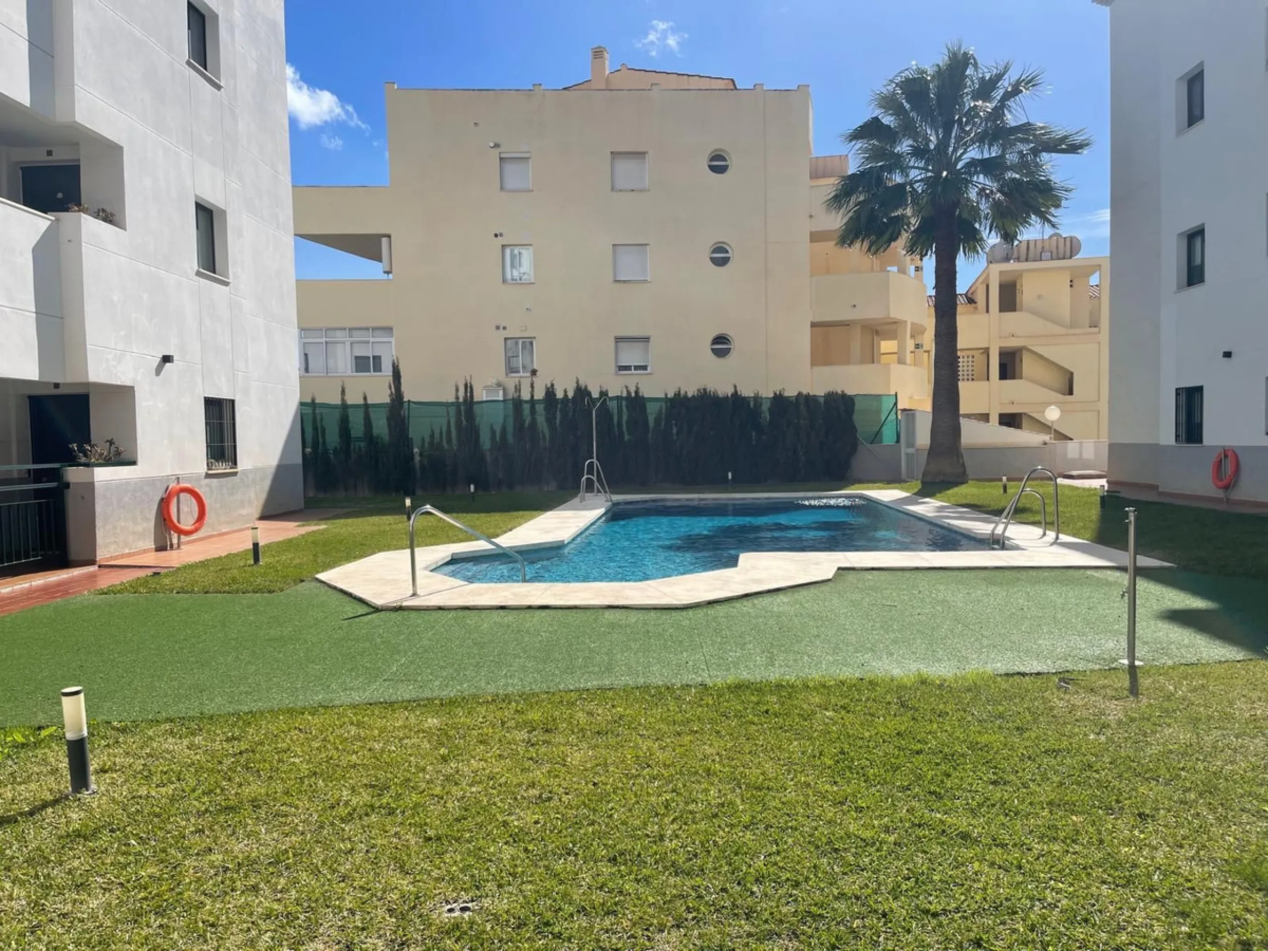 Tourist License Spacious 2-Bedroom Apartment in Torreblanca, Fuengirola