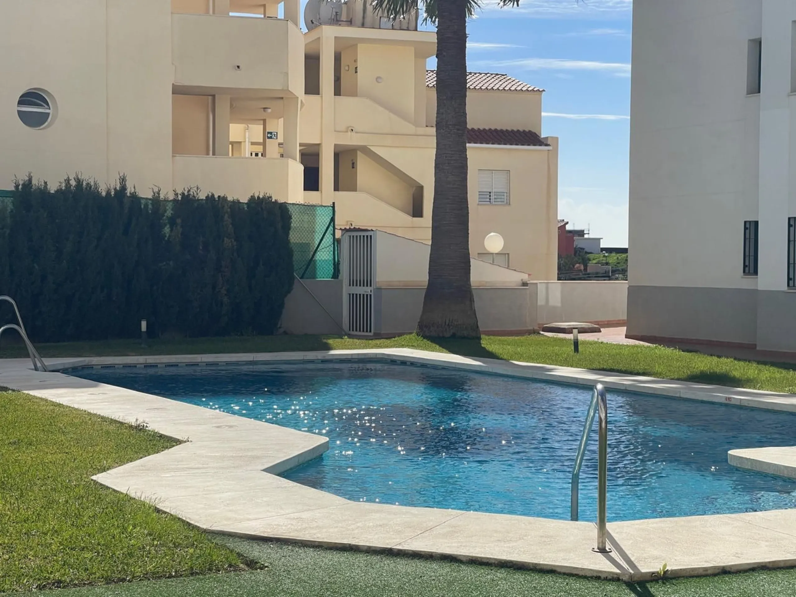 Tourist License Spacious 2-Bedroom Apartment in Torreblanca, Fuengirola