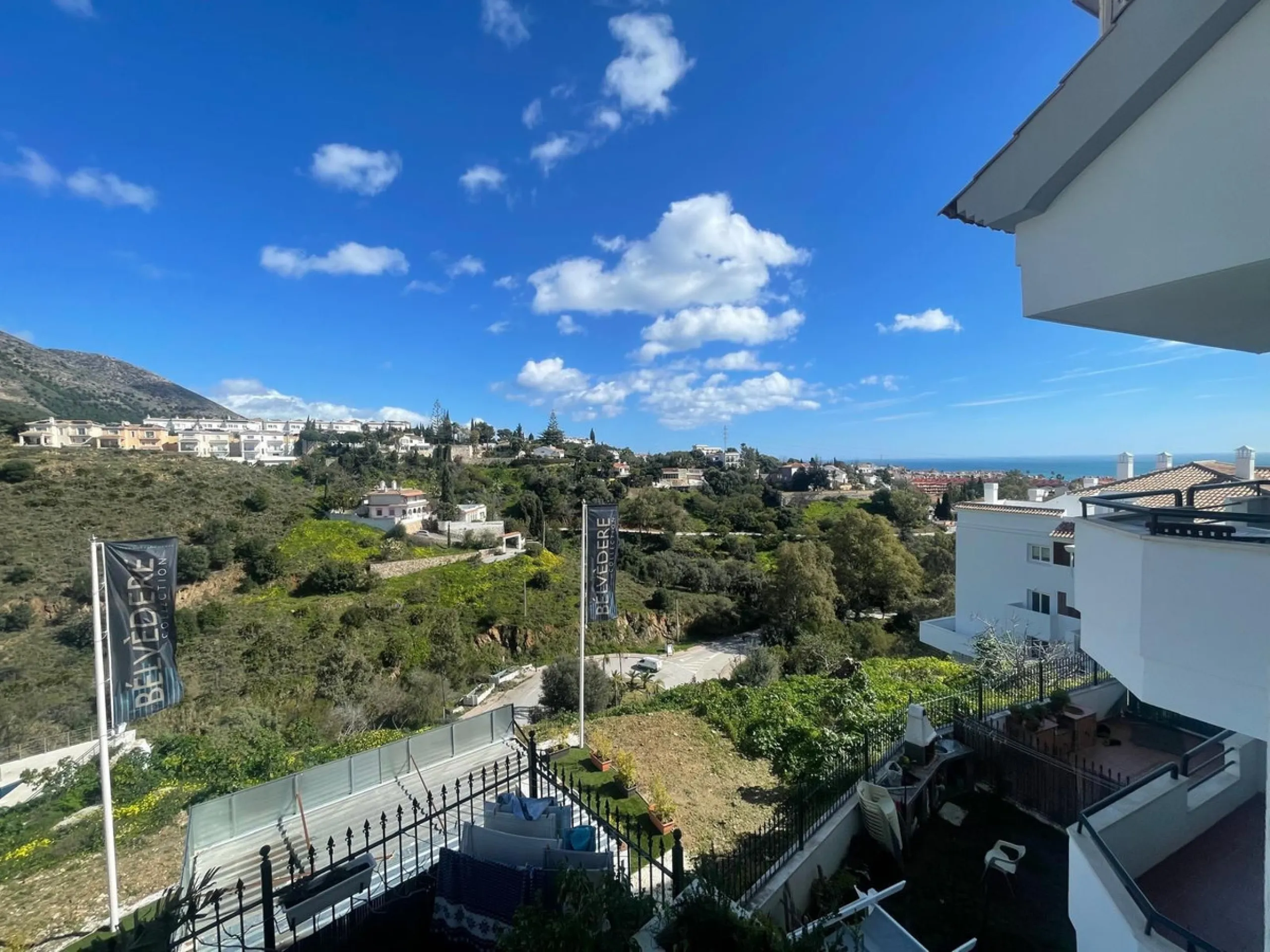 Tourist License Spacious 2-Bedroom Apartment in Torreblanca, Fuengirola