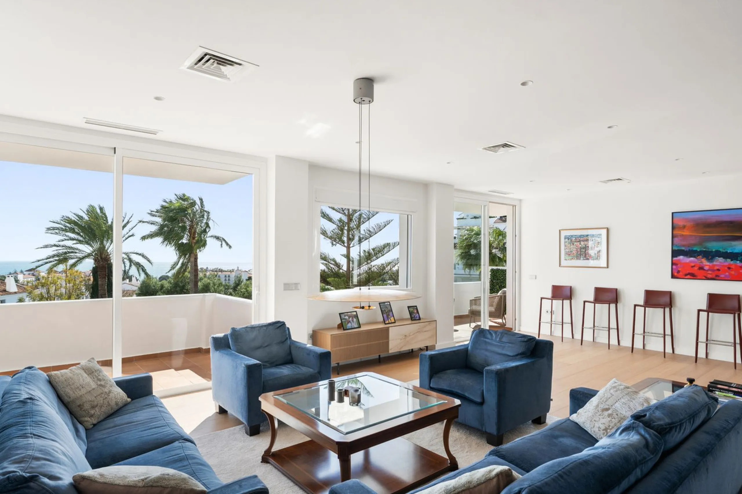 Exceptional opportunity in the reputable urbanisation of Royal Gardens, next to Centro Plaza.