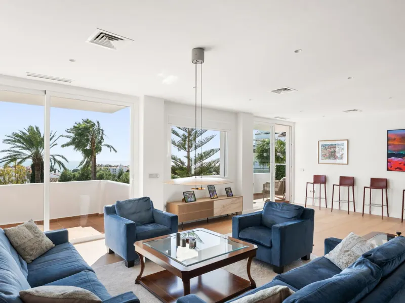 Exceptional opportunity in the reputable urbanisation of Royal Gardens, next to Centro Plaza.