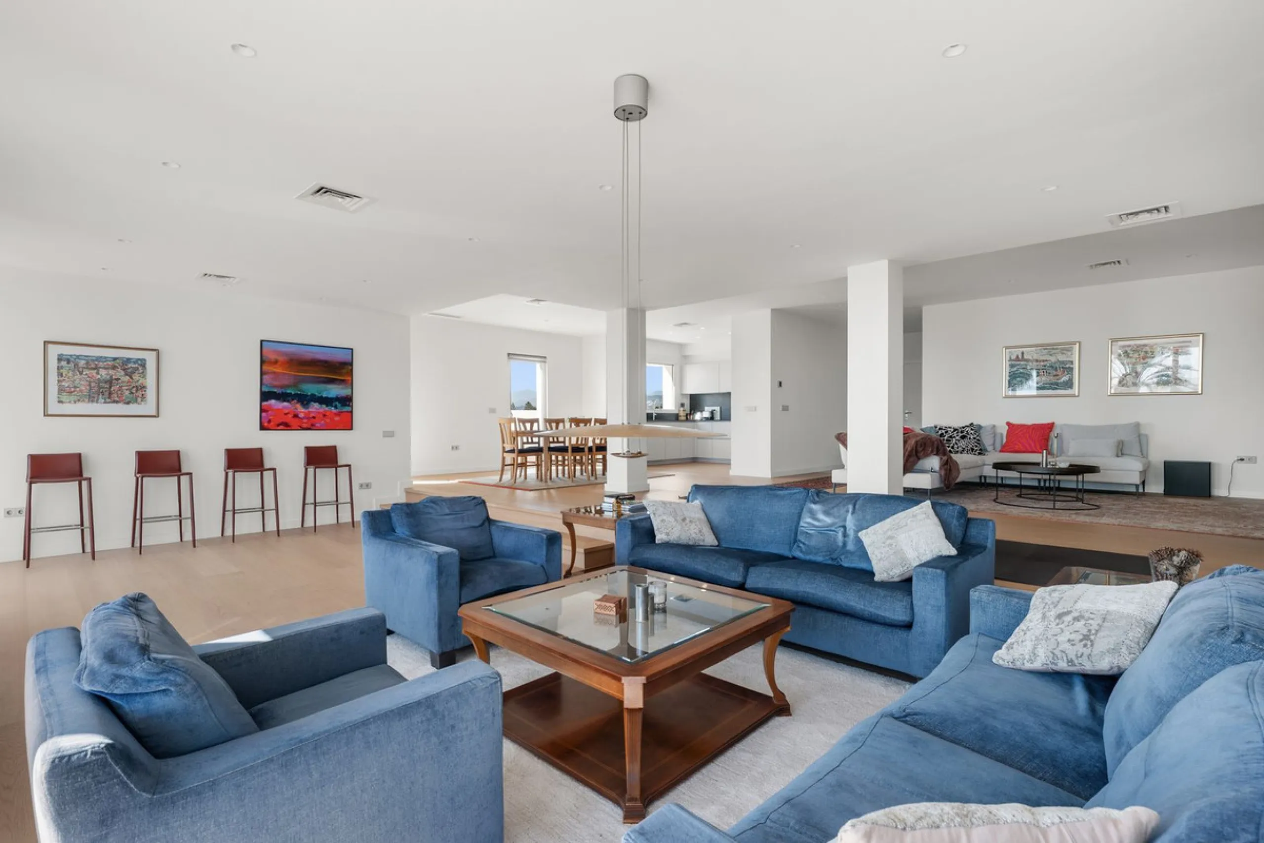 Exceptional opportunity in the reputable urbanisation of Royal Gardens, next to Centro Plaza.