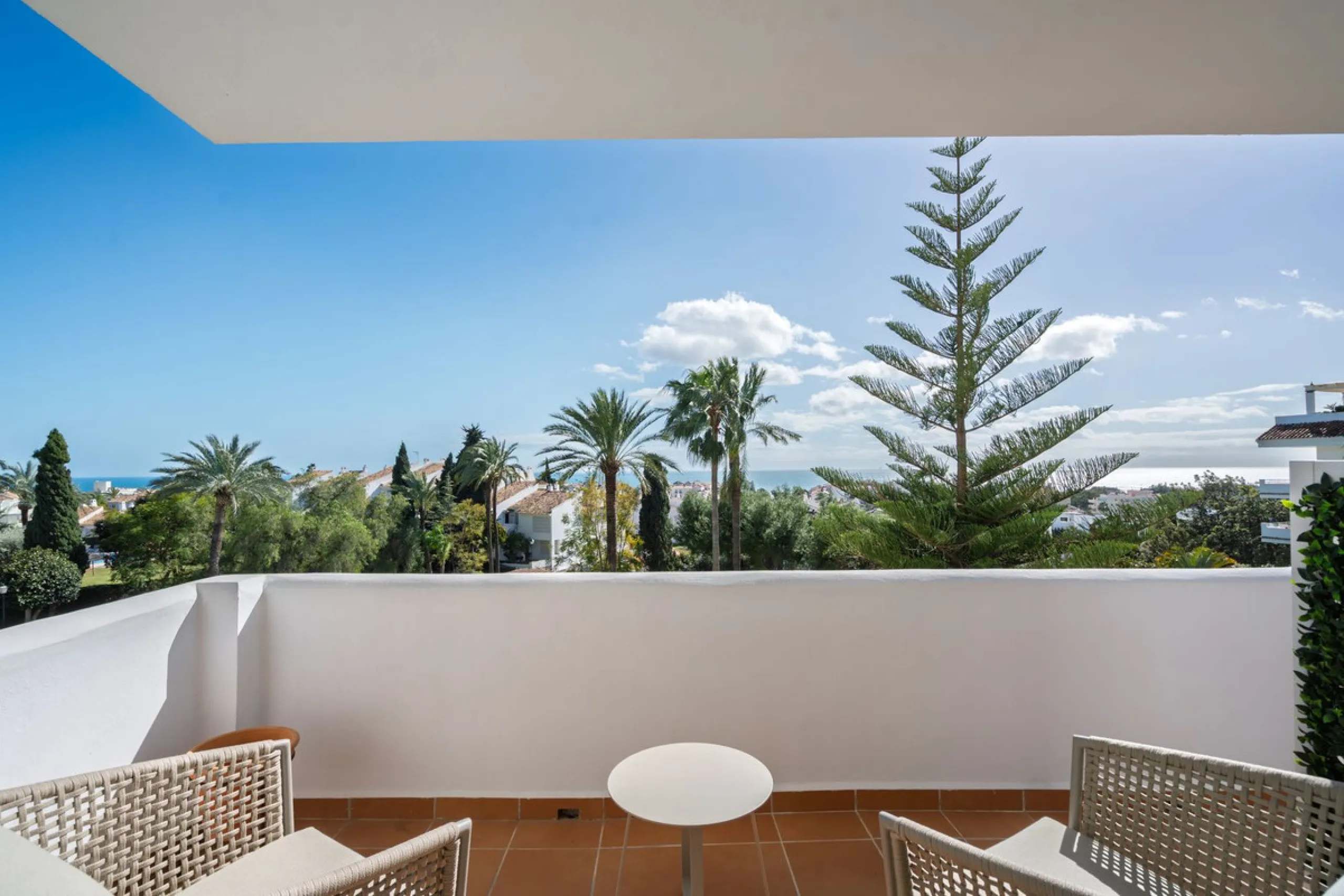 Exceptional opportunity in the reputable urbanisation of Royal Gardens, next to Centro Plaza.