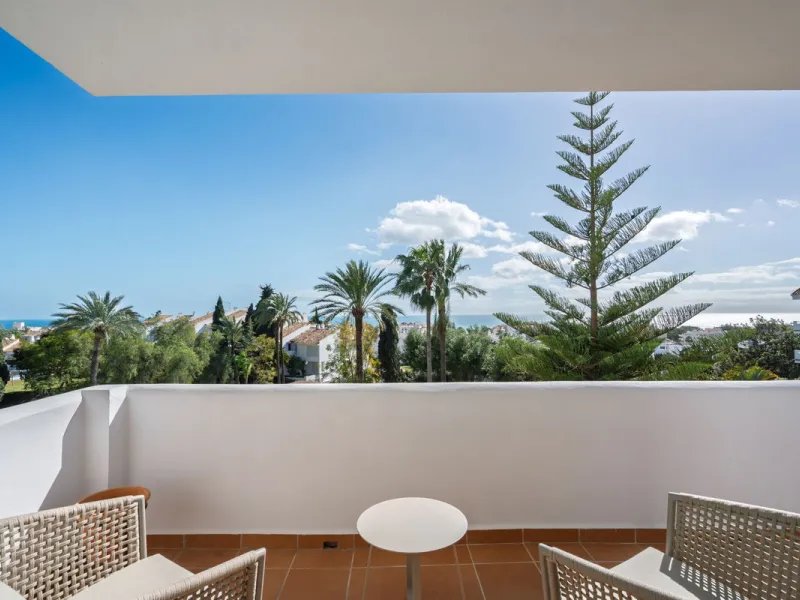 Exceptional opportunity in the reputable urbanisation of Royal Gardens, next to Centro Plaza.