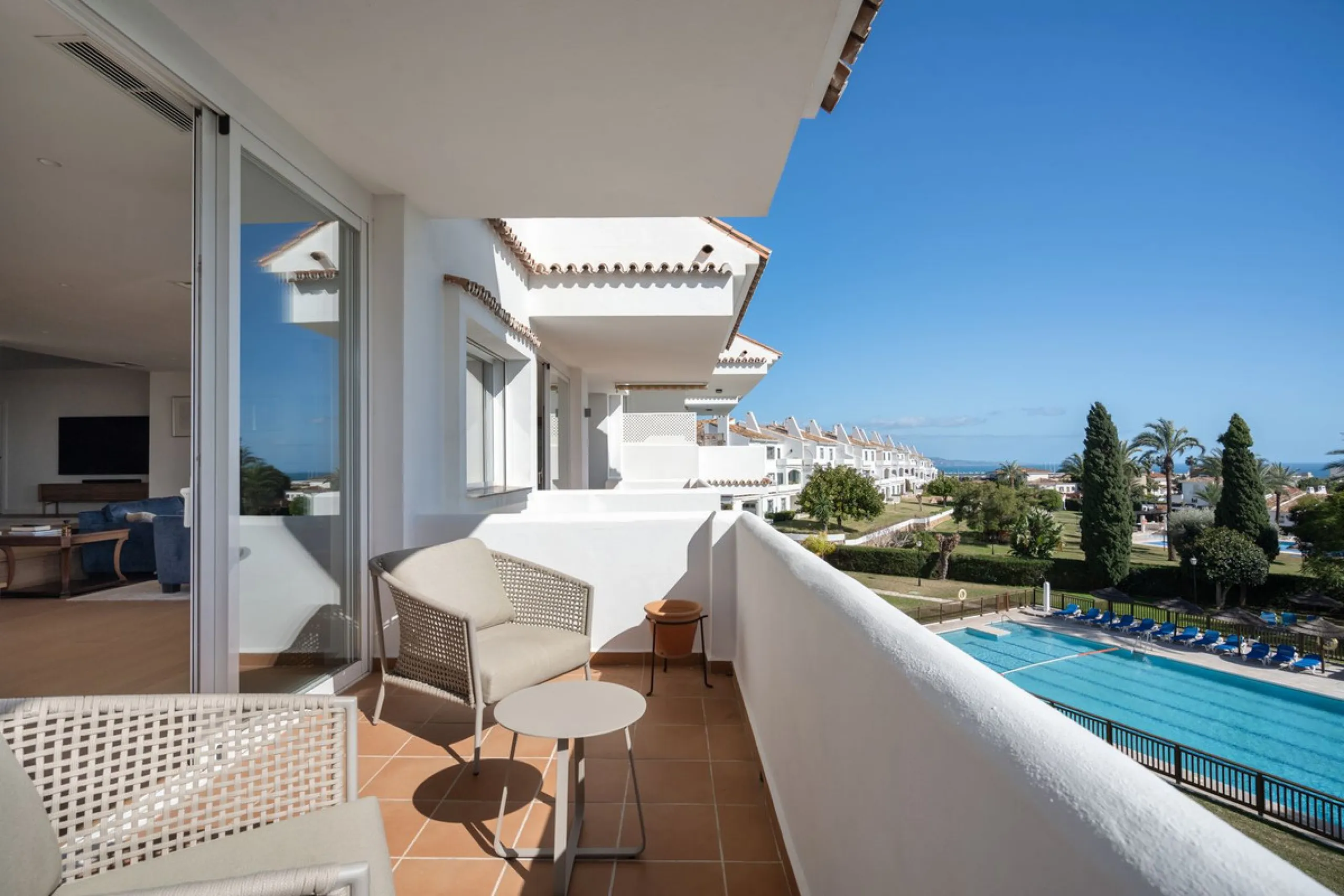 Exceptional opportunity in the reputable urbanisation of Royal Gardens, next to Centro Plaza.