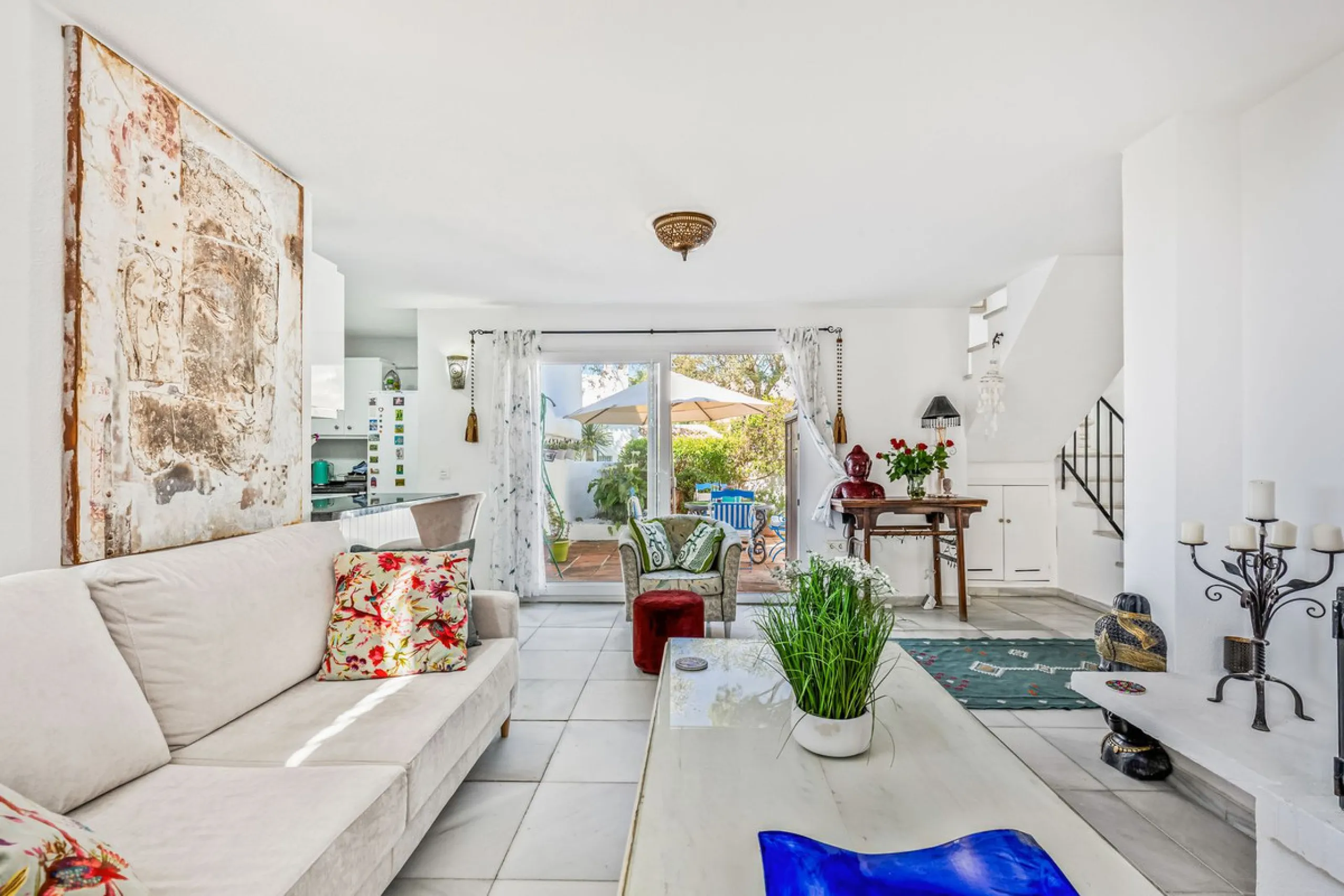 Discover this stunning 3-bedroom coastal home in the highly sought-after Bahía de Casares, where breathtaking sea and beach views create the perfect backdrop for everyday life. From the terrace of the lower living room, you can enjoy sights stretching acr