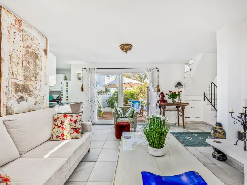 Discover this stunning 3-bedroom coastal home in the highly sought-after Bahía de Casares, where breathtaking sea and beach views create the perfect backdrop for everyday life. From the terrace of the lower living room, you can enjoy sights stretching acr