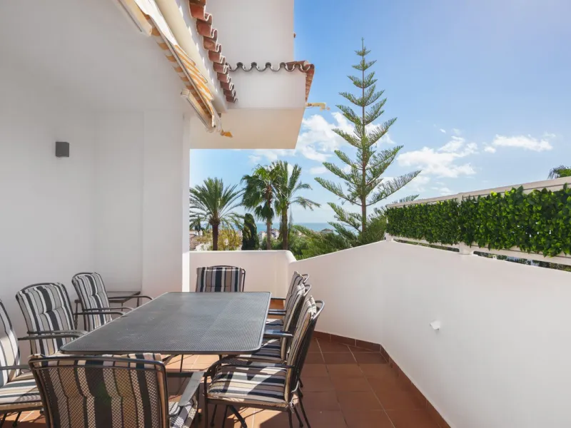 Exceptional opportunity in the reputable urbanisation of Royal Gardens, next to Centro Plaza.