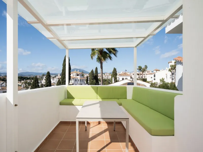 Exceptional opportunity in the reputable urbanisation of Royal Gardens, next to Centro Plaza.