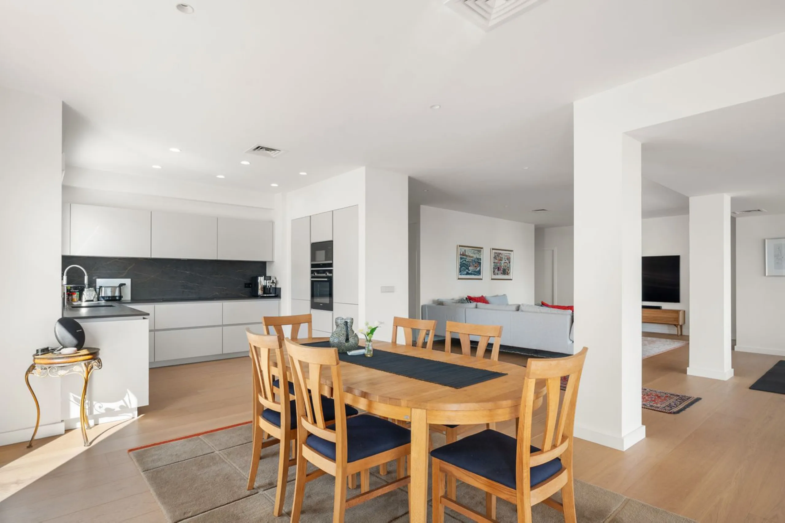 Exceptional opportunity in the reputable urbanisation of Royal Gardens, next to Centro Plaza.