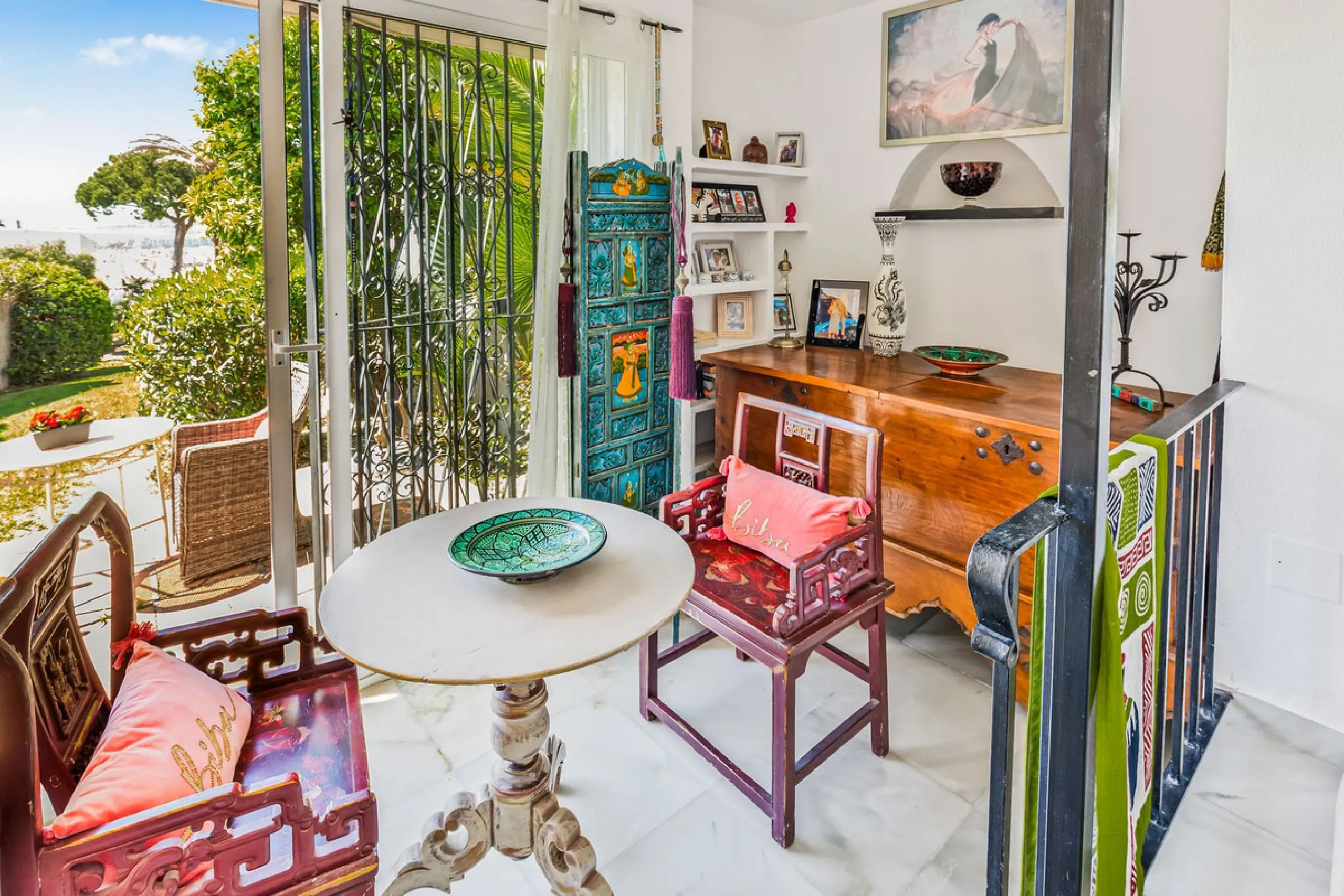 Discover this stunning 3-bedroom coastal home in the highly sought-after Bahía de Casares, where breathtaking sea and beach views create the perfect backdrop for everyday life. From the terrace of the lower living room, you can enjoy sights stretching acr