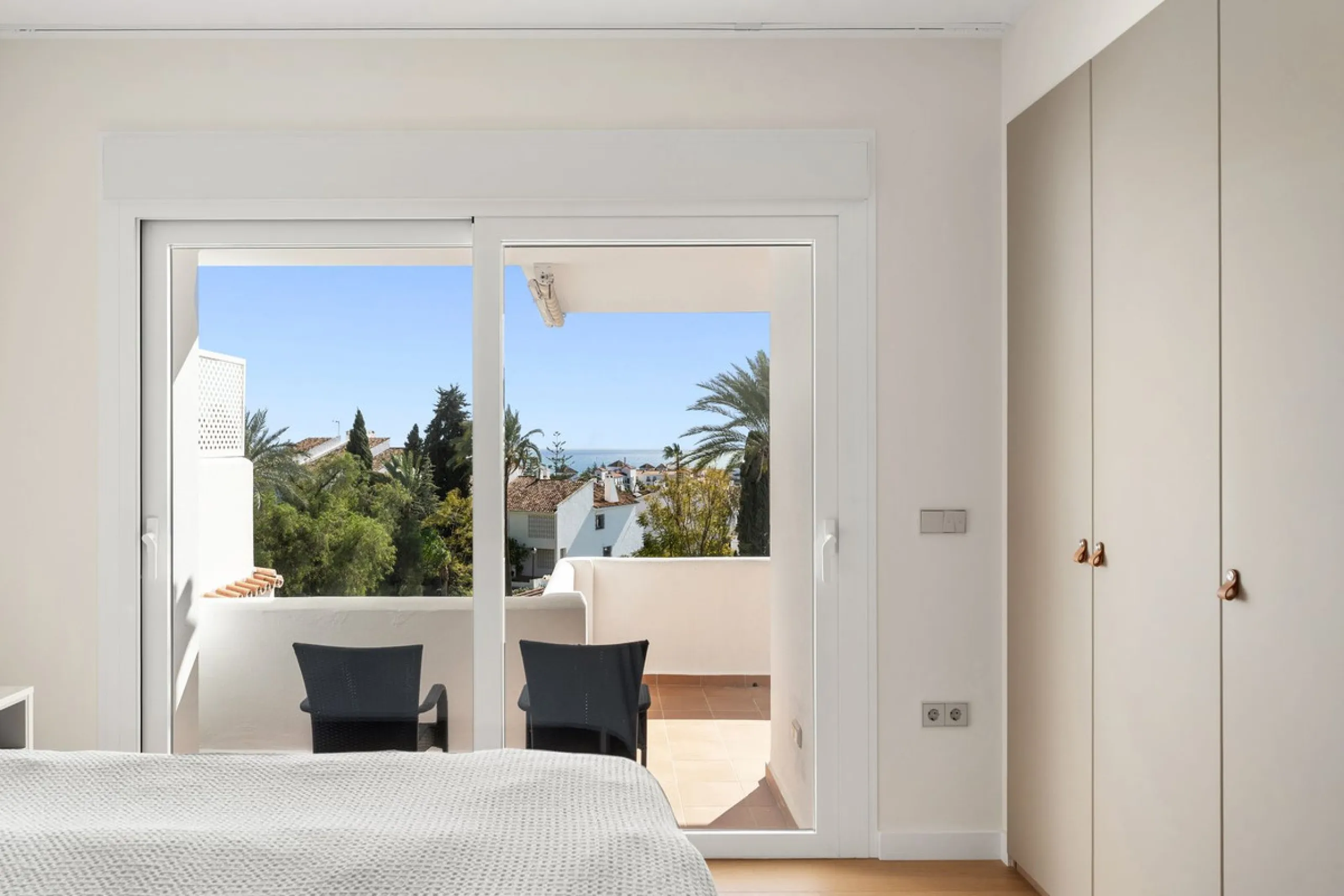 Exceptional opportunity in the reputable urbanisation of Royal Gardens, next to Centro Plaza.