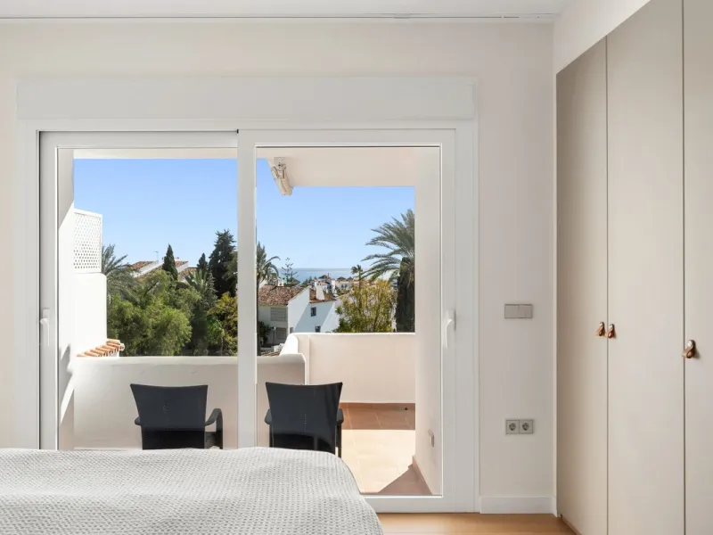 Exceptional opportunity in the reputable urbanisation of Royal Gardens, next to Centro Plaza.