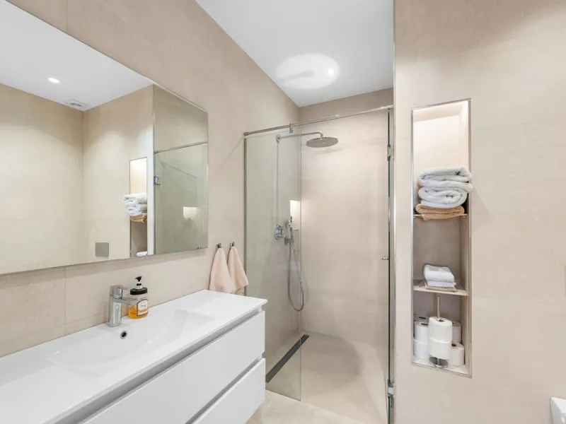 Exceptional opportunity in the reputable urbanisation of Royal Gardens, next to Centro Plaza.